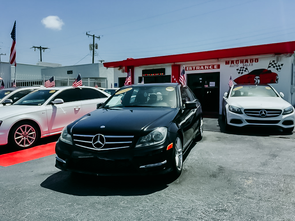 machado auto sales entrance